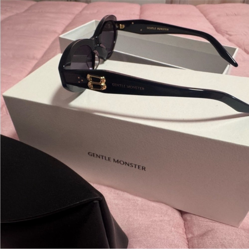 Gentle Monster VAMP Black Oval Sunglasses - Picture 5 of 6
